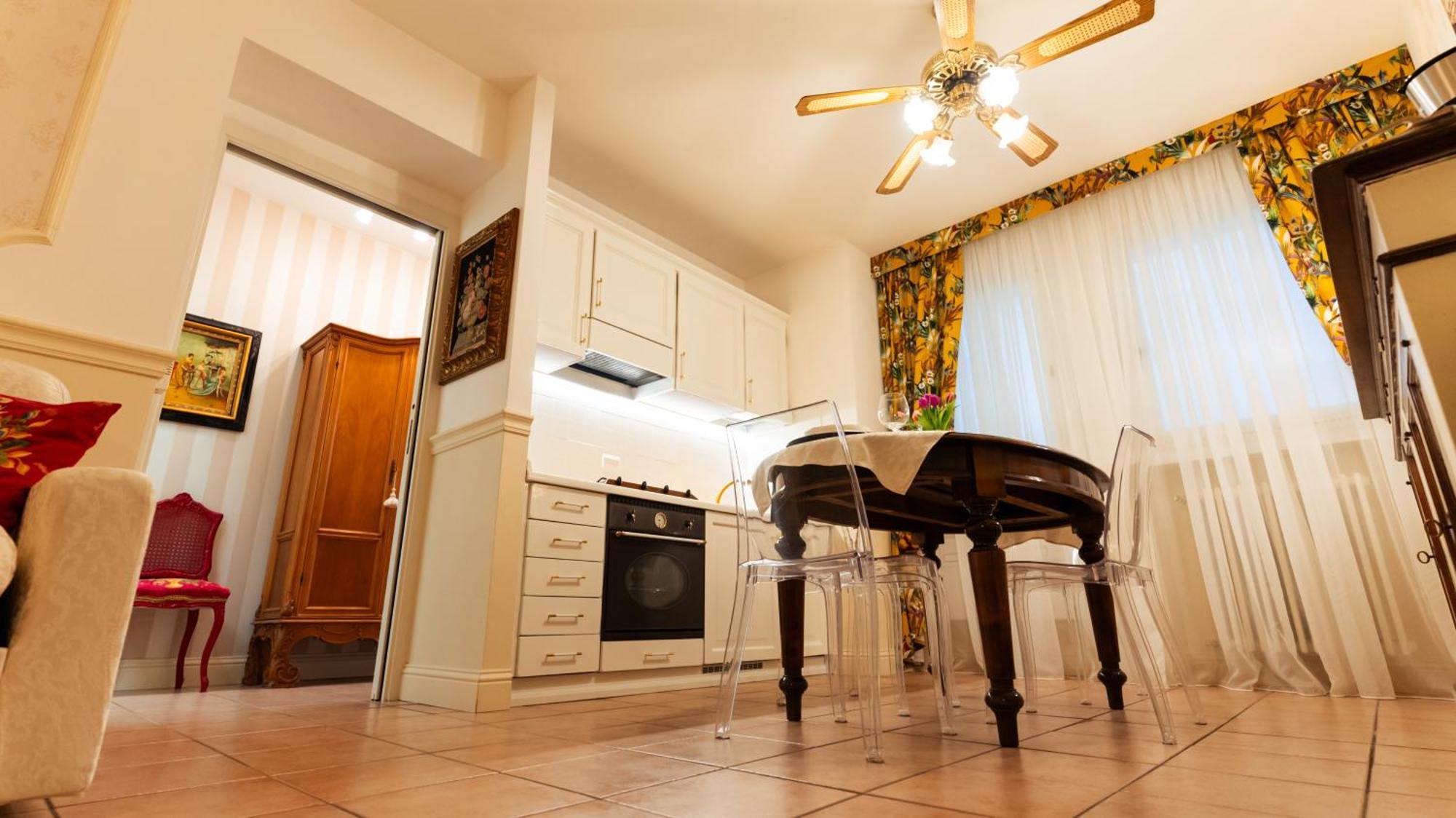New Cozy Apartment - City Centre Lecco Eksteriør billede