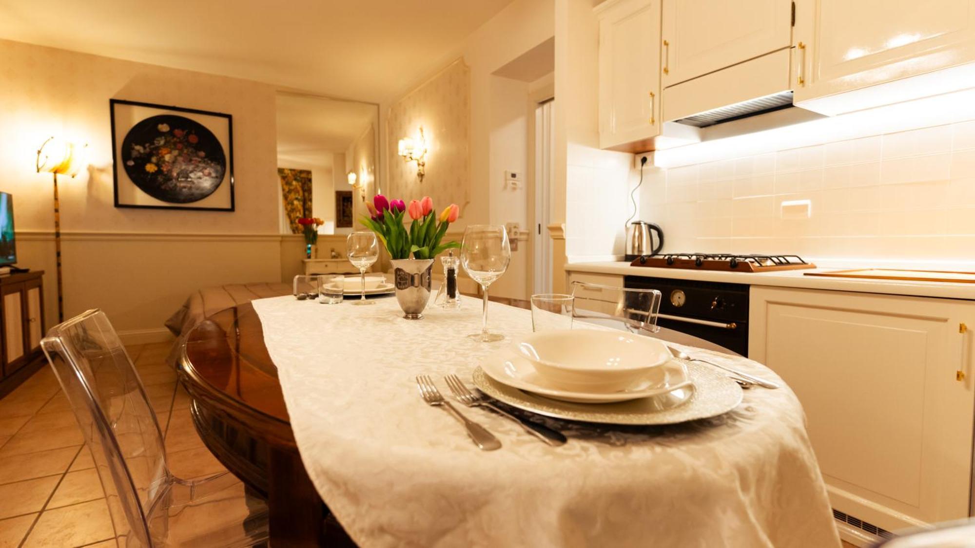 New Cozy Apartment - City Centre Lecco Eksteriør billede