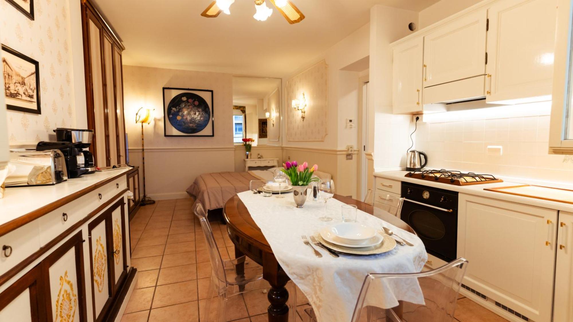 New Cozy Apartment - City Centre Lecco Eksteriør billede