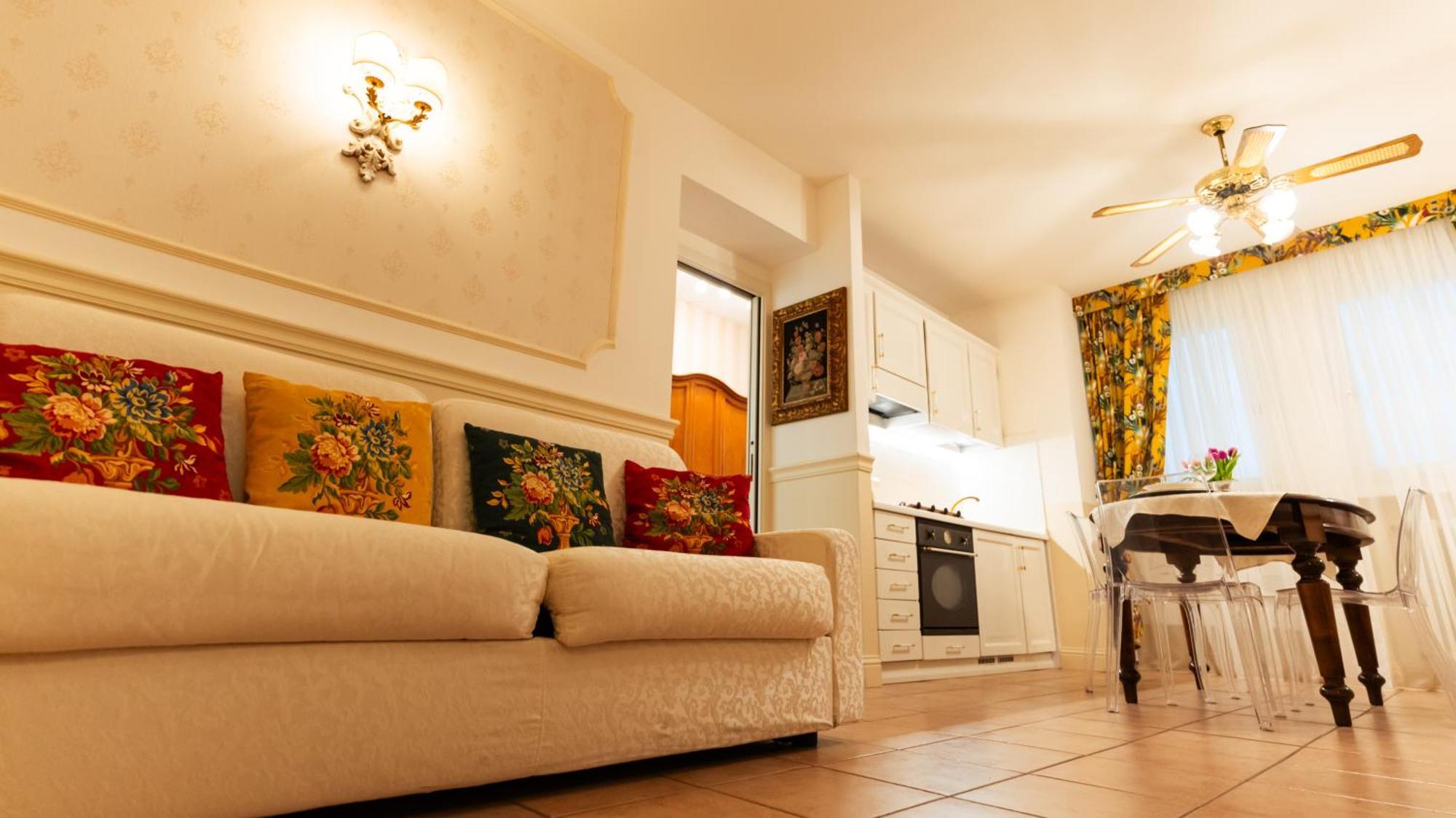 New Cozy Apartment - City Centre Lecco Eksteriør billede
