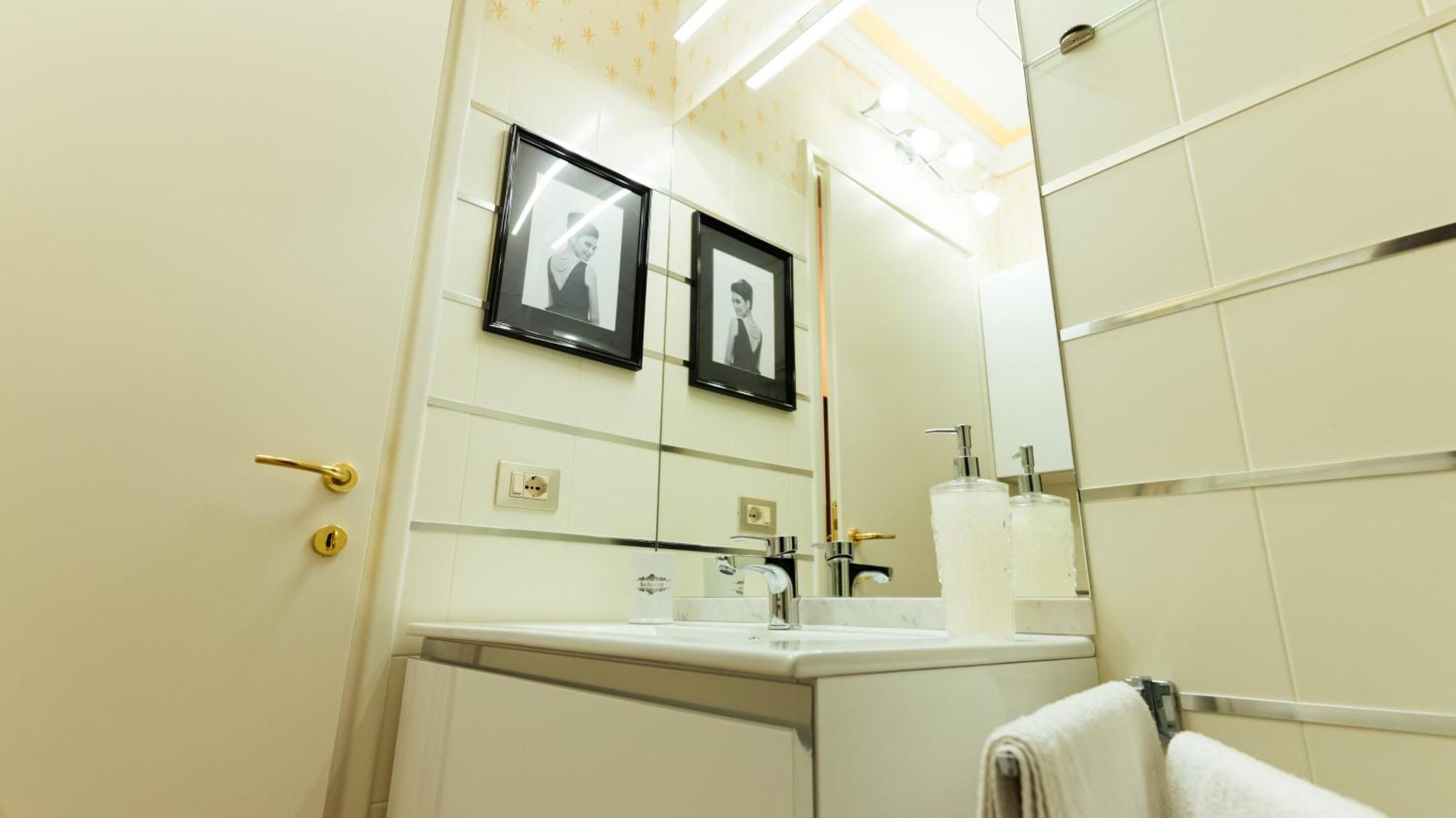 New Cozy Apartment - City Centre Lecco Eksteriør billede